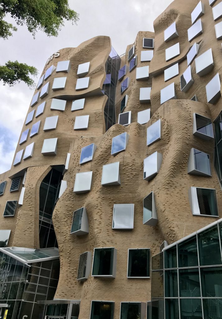 In Sydney, the Dr Chau Chak Wing by Frank Gehry is a school building that combines various programs in an organic arrangement, with multiple planar viewpoints.